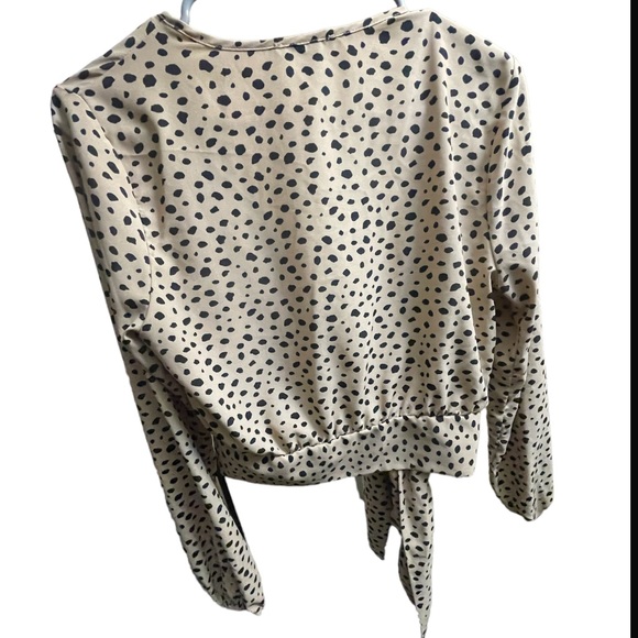 SOLD TO PLATOS CLOSET. Leopard top. - Picture 3 of 3